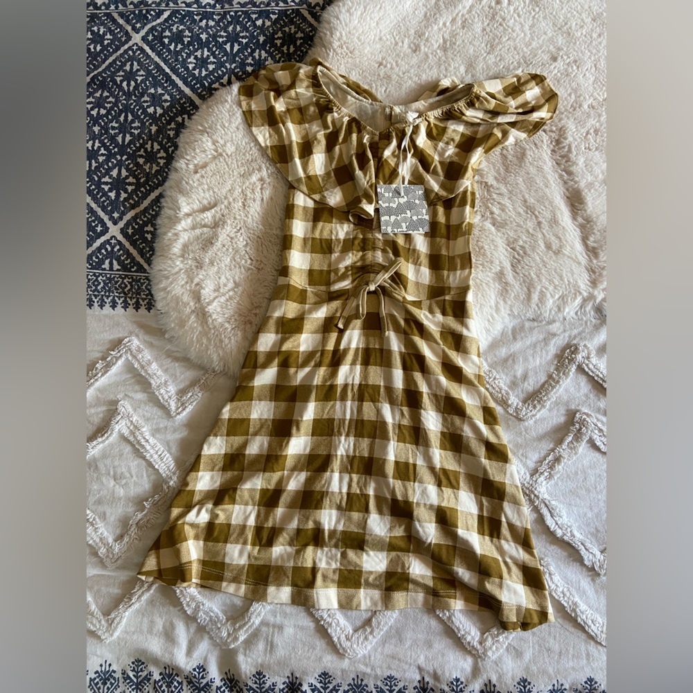 KQ v waist sleeveless dress